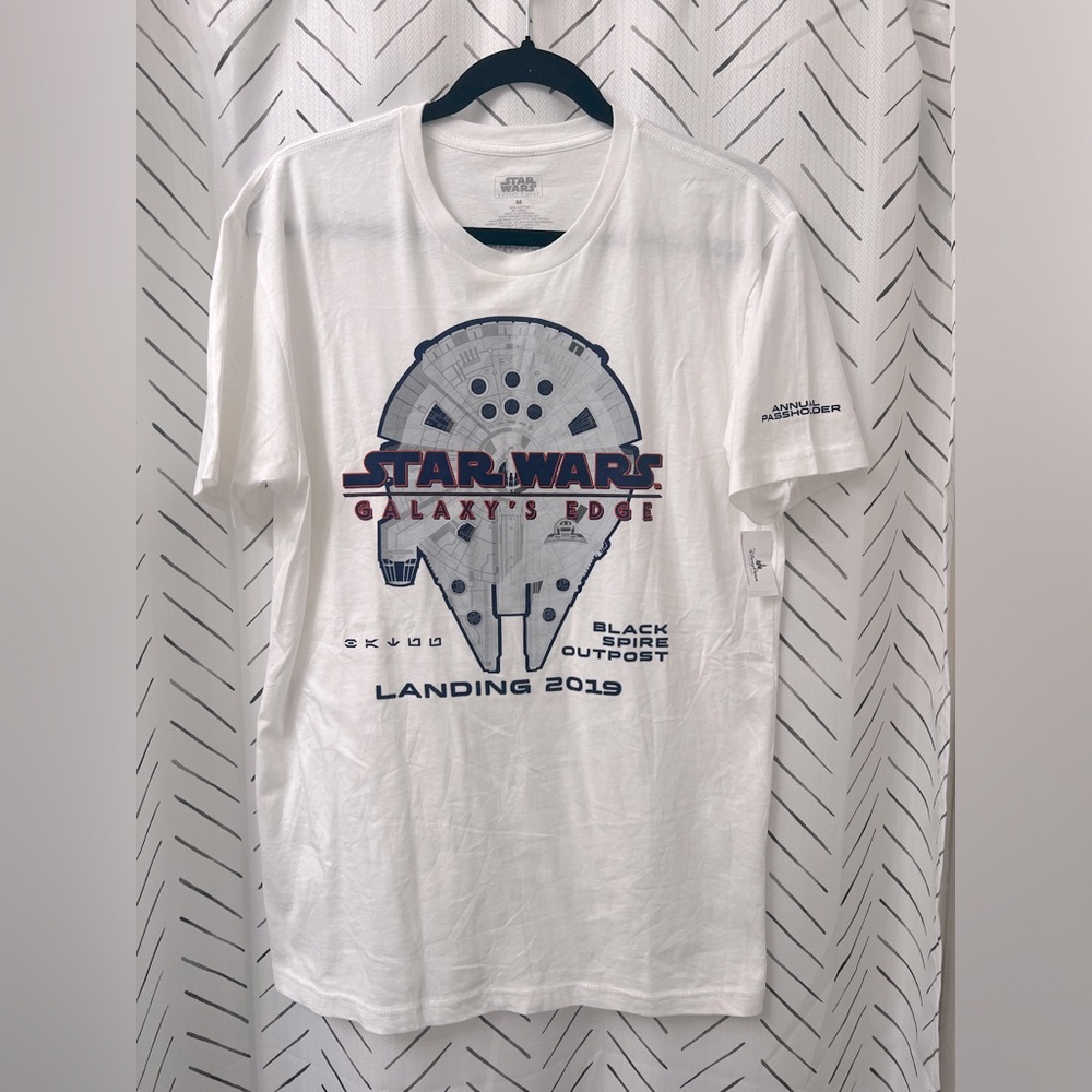 Star Wars I Medium I NWT I Disneyland I Black Spire Outpost